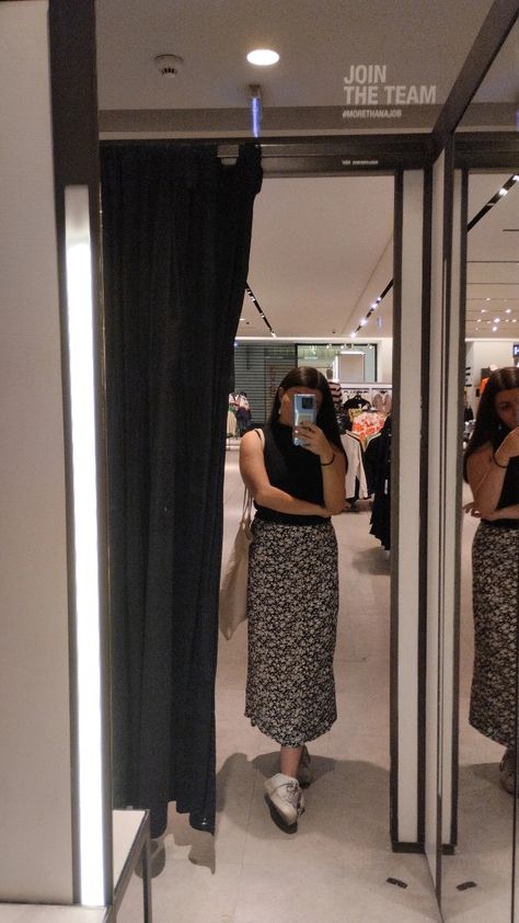 Dressing room, fashion, outfit, mirror, selfie, mall, Zara, changing room, picture Outfit Mirror Selfie, Room Store, Pink Door, Changing Room, Other Outfits, Room Aesthetic, Dressing Room, Fashion Outfit, Selfies