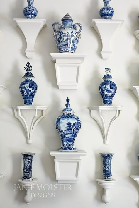 Southern Charm - Janie Molster Designs Modern Chinoiserie Living Room, Janie Molster, Decorating With Blue And White, Chinoiserie Interior, Modern Chinoiserie, Decorating With Blue, Southern Decor, Elegant Living Room Decor, Southern House