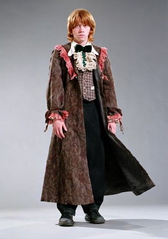 Ron Weasley Costume, Yule Ball Aesthetic, Harry Potter Yule Ball, Harry Potter Dress, Harry Potter Wiki, Harry Potter Room Decor, Talking To The Moon, Pansy Parkinson, Ball Aesthetic