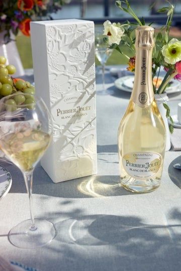 Perrier Jouet Champagne, Beverage Cabinet, Paradise Drink, Luxury Box Design, Champagne Design, Logo Cosmetic, Champagne Box, Perrier Jouet, Best Champagne