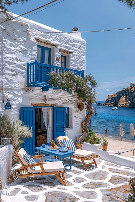 Greece House, Santorini House, Beautiful Small Homes, Seaside House, Greece Hotels, 일본 패션, Greece Vacation, Beach House Design, Bungalow House Design