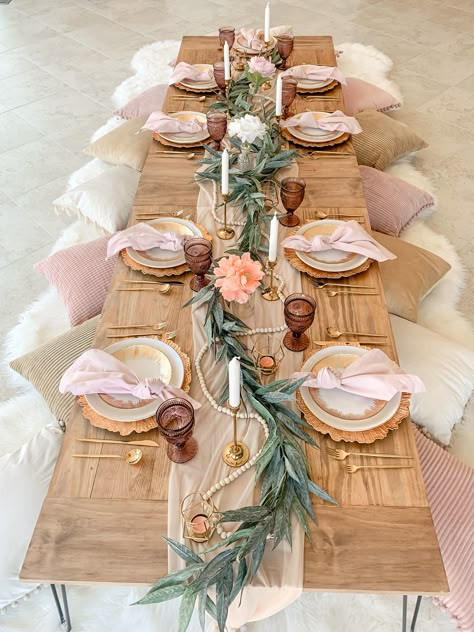 Spring Table Styling, Blush Picnic Setup, Boho Party Table Decorations, Table Styling Ideas Party, Indoor Picnic Bridal Shower Ideas, Bridal Shower Brunch Tablescape, Bridal Brunch Picnic, Spring Picnic Decor, Chic Picnic Ideas