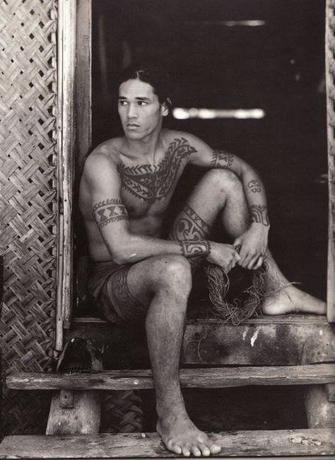 . Ta Moko Tattoo, Polynesian Men, Native American Men, Maori Tattoo, Foto Art, People Of The World, 인물 사진, Native American Indians, Beautiful Tattoos