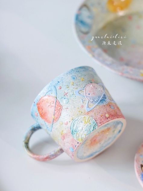 Kawaii Ceramics, Pottery Painting Ideas, Kitchen Decor Collections, Diy Pottery Painting, Kawaii Crafts, Pinterest Diy Crafts, Shiny Objects, Pottery Crafts, Diy Pottery