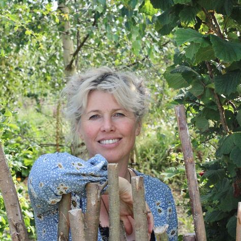 Mary Reynolds, Creative Landscaping, Protect Nature, Invasive Plants, People Of Interest, Hollywood Movie, Inspiring People, Chelsea Flower, Chelsea Flower Show