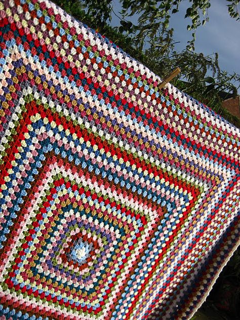 This would lovely in my cottage! Big Granny Square, Chevron Crochet Blanket Pattern, Crochet Blanket Chevron, Granny Square Projects, Crochet Granny Square Blanket, Crochet Hook Set, Manta Crochet, Crochet Patterns Free Blanket, Granny Square Blanket