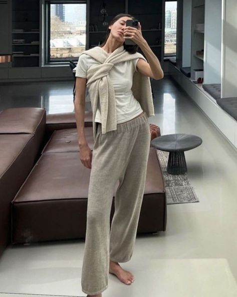 Classy Loungewear Outfit, Italian Summer Fashion, Alternative Luxe, Cozy Lounge Outfits, Fits Trendy, Sofia Richie Style, Aesthetic Loungewear, European Summer Fashion, Classy Loungewear