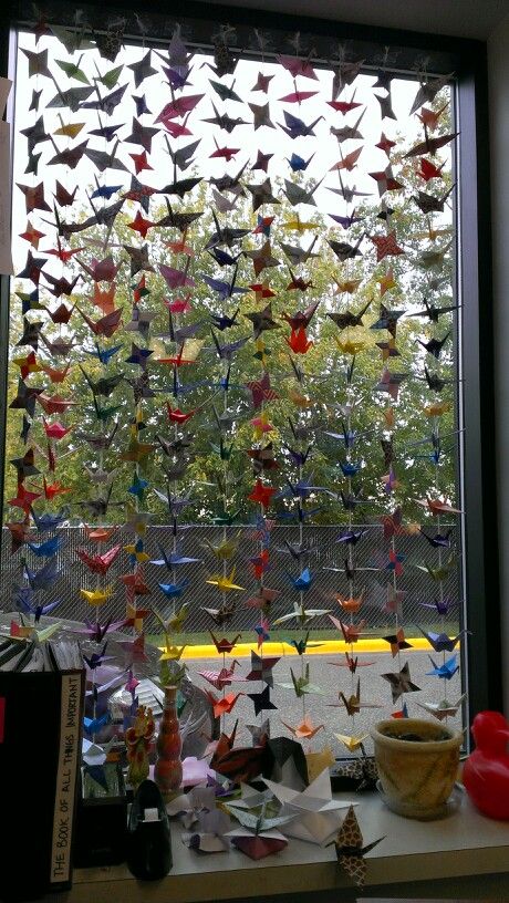 Paper crane "curtain" for my classroom. All the kids contributed... 275 origami cranes and ninja stars. Paper Crane Curtain, Paper Crane Chain, Paper Crane Display Ideas, Origami Curtain, Hanging Cranes Origami Decoration, Origami Cranes, Origami Decor, Studio Apartment Living, Dorm Bedroom