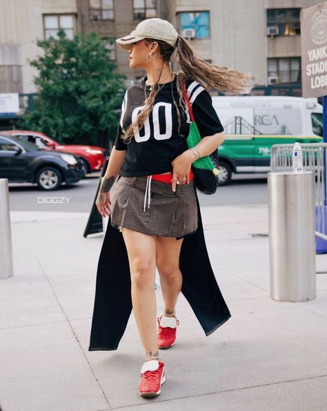 Posts liked by kayla (@kaylasmrnff) / X Rihanna Street Style, Rihanna Riri, Bad Gal, When I Grow Up, She Song, Celebrity Couples, Rihanna, Style Icons, The Conversation