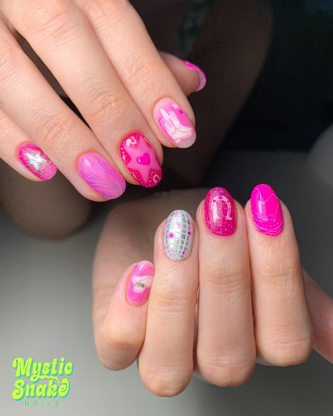 Still shots of Pink Pony Club nails from earlier this week! I had a hard time deciding which nail was my favorite but I think it’s the horse silhouette. The pics don’t do it justice, it looks more like a subtle neon sign in real life! Would absolutely looove to do more @chappellroan inspired sets so if you’re down let me know so I can draw up some more 🫠 Products used: @kokoistusa @nailthoughts clear builder base @functionofvex Gelly gem glue (textured chrome), fine print in Slip, heavy ... Pink Pony Club Nails, Club Nails, Maldives Sunset, Pearl Chrome, Pink Pony Club, Goody Two Shoes, Pony Club, Horse Silhouette, 25th Birthday