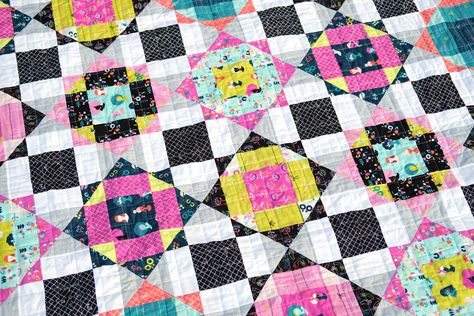 The Naomi Quilt - Pattern Testers' Quilts Fat Quarter Quilt, Table Quilts, Colorful Quilts, Fabric Combinations, Quilting Tips, Paper Pattern, Quilting Crafts, Scrap Quilts, Baby Size