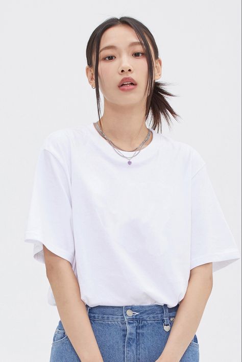 Oversized Tshirt Outfit Summer, White Tshirt Outfit, Oversized White T Shirt, T Shirt Branca, Plain White Shirt, Shirt Folding, Blank Apparel, Shirt Template, Clothing Mockup