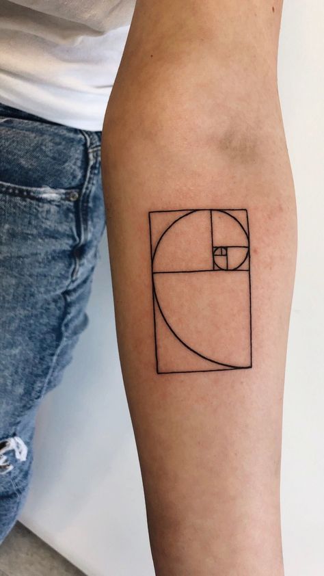 Fibbonaci Tattoo Design, Fibonacci Sequence Tattoo, Calculus Tattoo, Fibbonaci Spiral Tattoo, Fibbonaci Tattoo, Geometric Tattoo Minimal, Fibonacci Spiral Tattoo, Perspective Tattoo, Physics Tattoos