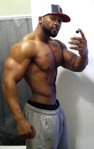 mmm-mmm-good+(3) Bodybuilding Pictures Men, Black Bodybuilders Men, Back Muscles Men, Large Muscular Men, Flexing Muscles, Men Bodies, Workout Beginner, Black Dude, Bodybuilders Men