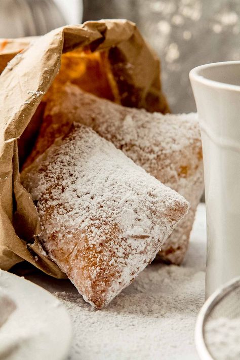 Benigets New Orleans Easy, New Orleans Bignè, French Donuts Beignets, Cafe Du Monde Beignets Recipe, Beneights Recipe New Orleans, Beneights Recipe, Beignet Recipes, Beignets Recipe Easy, French Donuts