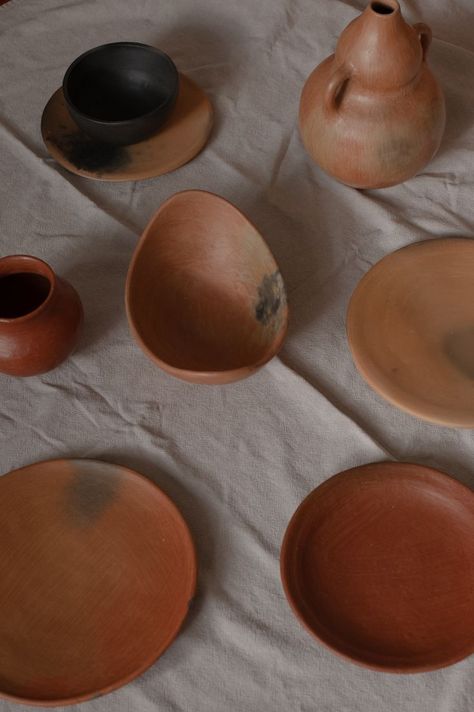 Handmade Tableware, Mexican Ceramics, Business Furniture, Pottery Classes, Ceramic Lamp, Mexican Art, Handmade Clay, Home Design Decor, Terracotta Pots