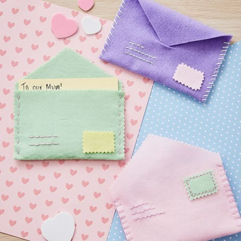 Felt Envelopes Project Diy Felt Envelope, Felt Envelope Diy, Felt Envelopes, Felt Envelope, Felt Food Diy, Felt Crafts Diy, Cute Sewing Projects, Diy Envelope, Art Craft Ideas