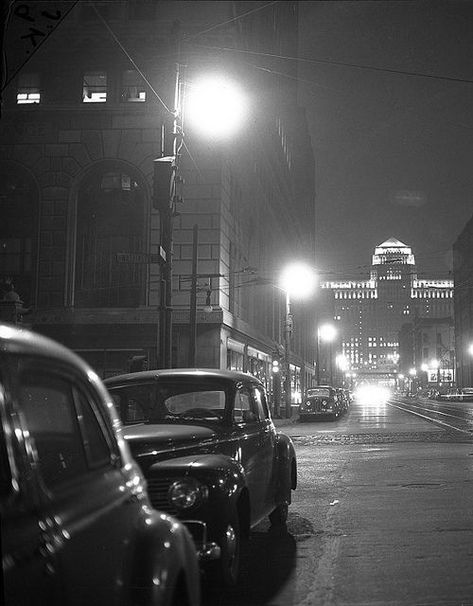 chicago Dieselpunk Art, Film Noir Photography, Noir Detective, Detective Aesthetic, Chicago Street, Photo Arts, Cloud Atlas, Chicago History, My Kind Of Town