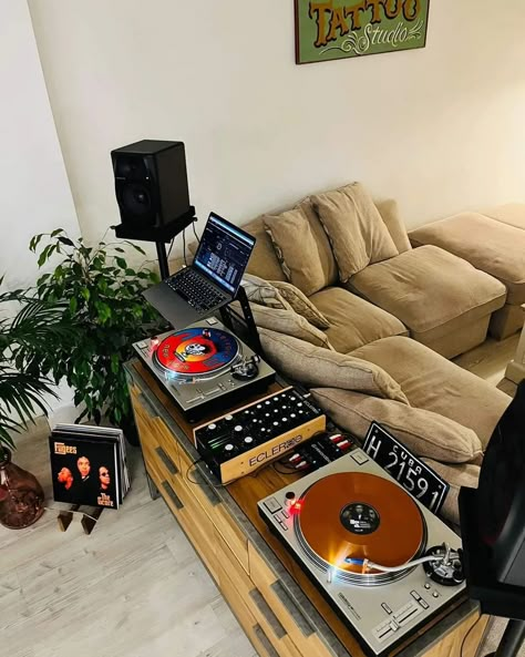 Dj Room, Hifi Audiophile, Record Room, Home Studio Setup, Interior Minimalista, Dream Apartment Decor, Future Apartment Decor, Apartment Decor Inspiration, Dream House Interior