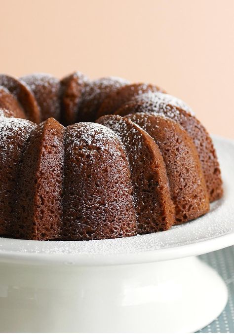 Gram's Best Brown Sugar Cake -- Grandma always knows best, and this dessert recipe is no exception! Serve topped with cut-up fresh fruit at your next get-together. Brown Sugar Cake, Brown Sugar Pound Cake, Zucchini Cakes Recipe, Brown Sugar Cakes, Chocolate Zucchini Cake, Pain Sans Gluten, Moist Cake, Best Cakes, Sugar Cake