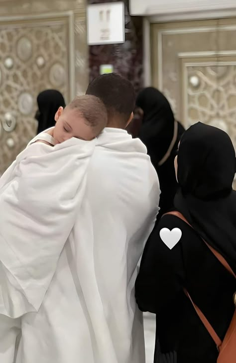 Couple With Baby, Halal Love, Islam Marriage, In Sha Allah, Muslim Couple Photography, Muslim Family, Love In Islam, Muslim Couple, Cute Muslim Couples