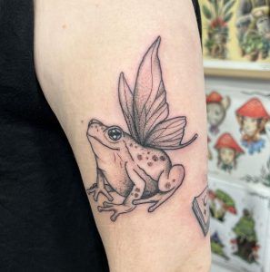 Frog Tattoo Design, Frog Tattoo Ideas, Nc Tattoo, Butterfly Wing Tattoo, Borboleta Tattoo, Hippie Tattoo, Frog Tattoo, Mushroom Tattoos, Frog Tattoos