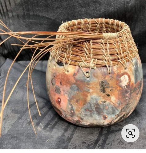 Plastik Recycling, Handmade Clay Pots, Korean Pottery, Pine Needle Crafts, Willow Weaving, Decorative Gourds, Gourds Crafts, Pottery Handbuilding, Pottery Crafts