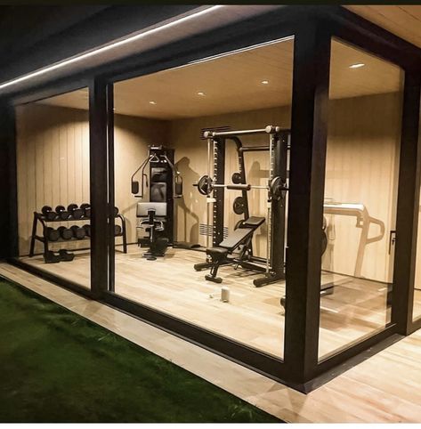 Gym Shed, Small Home Gym Ideas, Backyard Gym, Dream Home Gym, Small Home Gym, House Gym, Home Gym Garage, Garage Basement, Indoor Gym