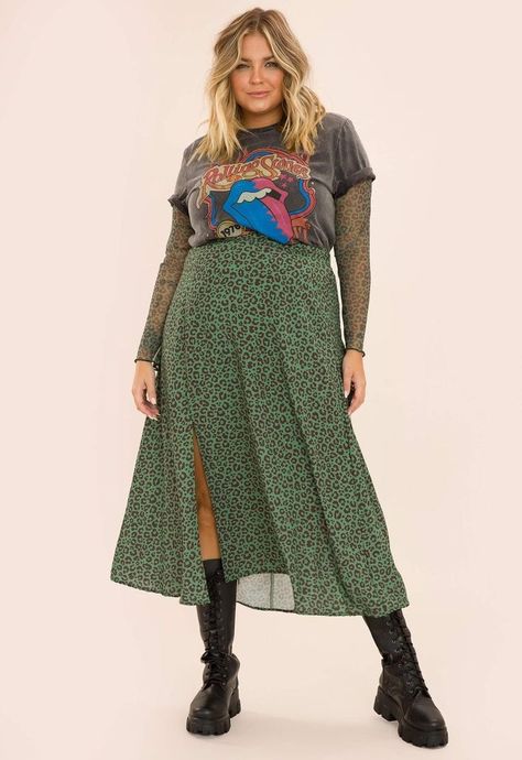 Long Skirt Fashion Plus Size, 70s Style Outfits Plus Size, Plus Size Boho Grunge Outfits, Plus Size Hobbitcore, 3x Fashion Plus Size, How To Style Long Skirts Plus Size, 70s Fashion Curvy, 70s Style Plus Size, Style Inspo Plus Size