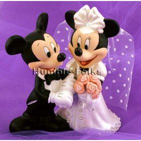 Mickey & Minnie Mouse wedding cake topper! :) Disney Wedding Cake Toppers, Mickey Mouse Wedding, Cake Paris, Disney Cake Toppers, Wedding Cake Topper Figurines, Disney Wedding Cake, Disney Bride, Disney Figurines, Mickey And Minnie Mouse