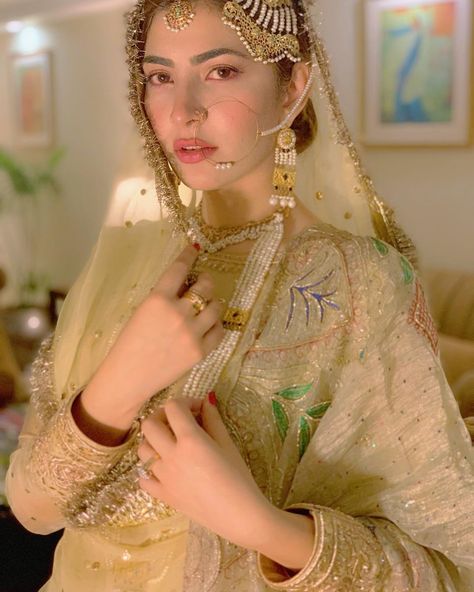 Cute Bridal Makeup, Nikkah Jewellery, Nikkah Bride, Light Makeup Looks, Couple Wedding Dress, Casual Chic Summer, Asian Bridal Dresses, Bridal Dresses Pakistan, Space Wallpaper