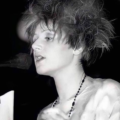 Cocteau Twins on Instagram: "Sonic youth, I would say... #cocteautwins" Elizabeth Fraser, Cocteau Twins, Cool Album Covers, Anti Fashion, Sonic Youth, Dream Pop, Punk Rock Bands, The New Wave, Zooey Deschanel