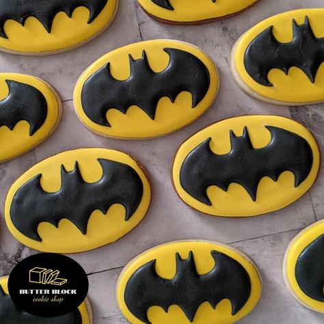 Na, na, na, na, na, na, na, na, na, na, na, na, na, Batman!! Batman Snacks, Batman Treats, Batman Cookies, Batman Theme, Batman Birthday, Cookie Inspiration, Batman Logo, Cookie Ideas, Kids Corner