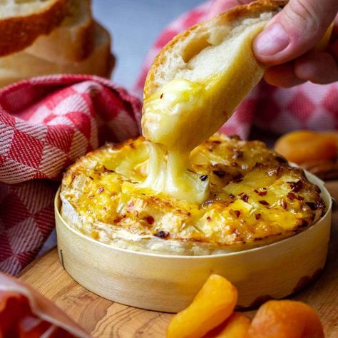 Baked Camembert With Honey, Chilli and Garlic Baked Camembert Recipe, Camembert Recipes, Holiday Cheese Boards, Baked Camembert, Holiday Cheese, Elegant Appetizers, Cheese Wrap, Baking With Honey, Bread Snacks