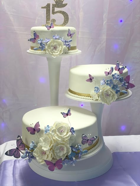 Pastel De Quinceanera Ideas, 2 Teir Birthday Cake, Butterfly Cakes Ideas, Quinceañera Cake Ideas, Quinceanera Cake Ideas, Sweet 15 Cakes, Purple Butterfly Cake, Emerald Wedding Colors, One Tier Cake