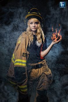 Firewoman Female Firefighter, Firefighter Photography, Girl Firefighter, Firefighter Pictures, Firefighter Emt, Fire Wife, Fire Life, Wildland Firefighter, Female Firefighter