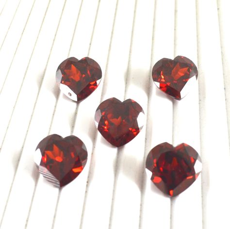 Crystal Structure, Red Garnet, Heart Shape, Labor, Garnet, Heart Shapes, Craft Supplies, Gemstones, Crystals