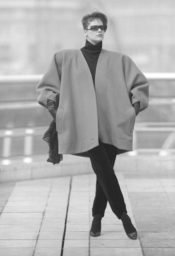 Montana Look 80s, Claude Montana, Fashion 80s, 80s And 90s Fashion, Power Dressing, 1980s Fashion, Oversized Coat, Inspiration Mode, 80s Fashion