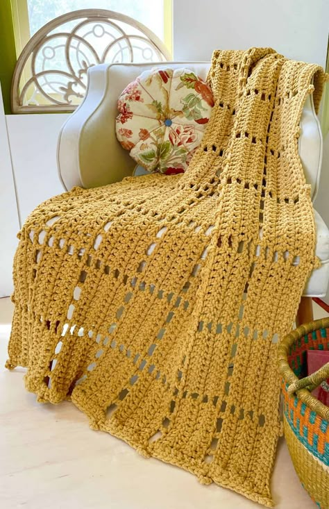 Daisy Farms Crochet Patterns, Daisy Farm Crafts Crochet, Easy Crochet Patterns Free Beginners, Amanda Crochets, Chunky Blanket Diy, Crochet Throws, Daisy Farm Crafts, Daisy Farm, Daisy Crochet