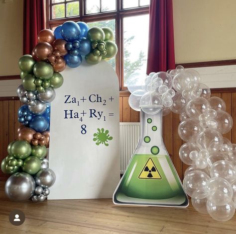 Chemistry Party Ideas, Science Fair Decoration Ideas, Technology Classroom Decor, Science Balloons, Science Party Ideas, Science Lab Decorations, Science Party Decorations, Science Birthday Party Ideas, Science Day