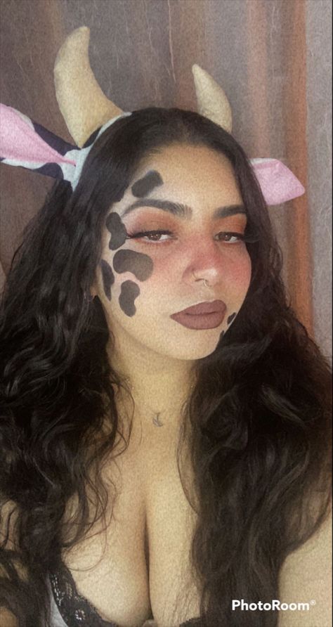 #cowgirl #cowprint #cow #animals #makeup #makeupoftheday #halloweenmakeup #halloween #pink #pinkmakeup #getready #getreadywithme #cows #costume #costumesforwomen #costumeidea #doityourself #diy #eyeliner #eyelashes #eyeshadow #eyeshadowlooks #print #spots #womenfashion #women #girlboss Cow Print Face Paint, Milk Maid And Cow Costume, Easy Cow Makeup Halloween, Cow Print Makeup Halloween, Cow Halloween Costume Women Makeup, Simple Cow Makeup Halloween, Cow Makeup Looks Easy, Cow Face Painting Halloween, Simple Cow Makeup