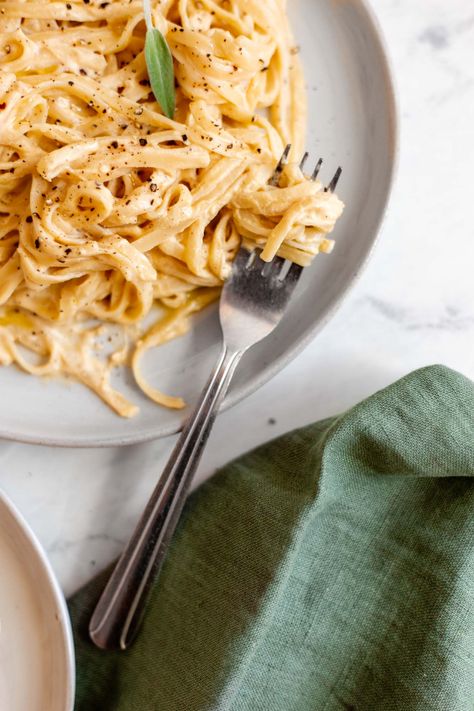 Cheesy Noodles, Vegan Fettuccine, Pumpkin Alfredo Sauce, Vegan Fettuccine Alfredo, Pumpkin Alfredo, Fettuccine Alfredo Recipe, Recipe For Fall, Autumn Dinner, Fettuccine Alfredo Recipes