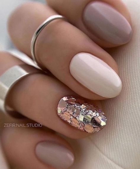 Short Almond Nails Rose Gold, Oval Rose Gold Nails, Short Almond Nails Elegant, Short Nude Gel Nails, Rounded Gel Nails, Rose Gold Almond Nails, Short Nude Nails With Design, Super Short Almond Nails, Nude And Gold Nail Designs