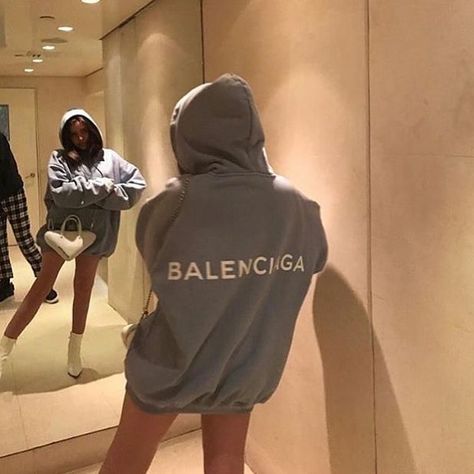 MINIMALLED on Instagram: “Do you fw balenciaga? Follow @minimalled” Balenciaga Hoodie, Trik Fotografi, Mode Inspo, A Mirror, Looks Style, Fashion Killa, Look Fashion, Reign, Aesthetic Clothes