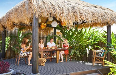 Bali Hut Ideas, Yoga Gazebo, Hut Design Ideas, Beach Kiosk, Bali Hut, Bali Huts, Alang Alang, Bali Restaurant, Bali Garden