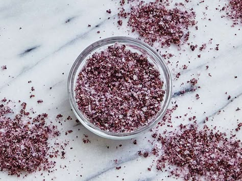 Infused Salt Recipes, Smoked Veggies, Flavored Salts Recipes, Herb Salt Recipe, Flavoured Salt, Working Pantry, Flavored Salt, Infused Salt, Smoked Salt