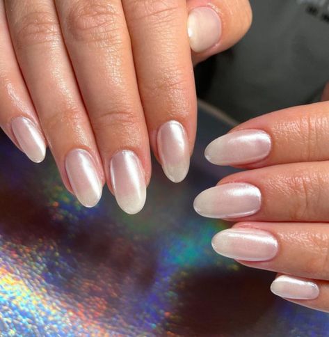 Pearly Nails Hailey Bieber, Pearly Nails Acrylic, Subtle Chrome Nails, Pearly White Nails, Hailey Bieber Glazed Donut Nails, Nails Sheer, Pearly Nails, Nails Subtle, Glaze Nails