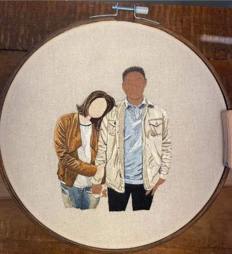 Embroidery Portrait, Wedding Embroidery Hoop, Portrait Embroidery, Wedding Embroidery, Diy Embroidery Designs, Unique Anniversary Gifts, Hand Embroidery Projects, Custom Family Portrait, Custom Wedding Gifts