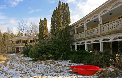 Mount Airy Lodge, Poconos Resort, Garden Lodge, God Only Knows, Abandoned Place, Couples Resorts, Abandoned Property, Mount Airy, Abandoned Places