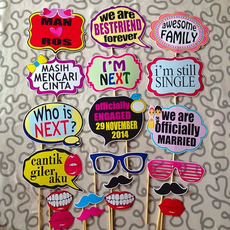 Bride To Be Board Ideas, Dholki Props Ideas, Shadi Props, Mehendi Props, Dholki Ideas, Bridal Shower Props, Bee Scrapbook, Bride To Be Banner, Mehendi Decor